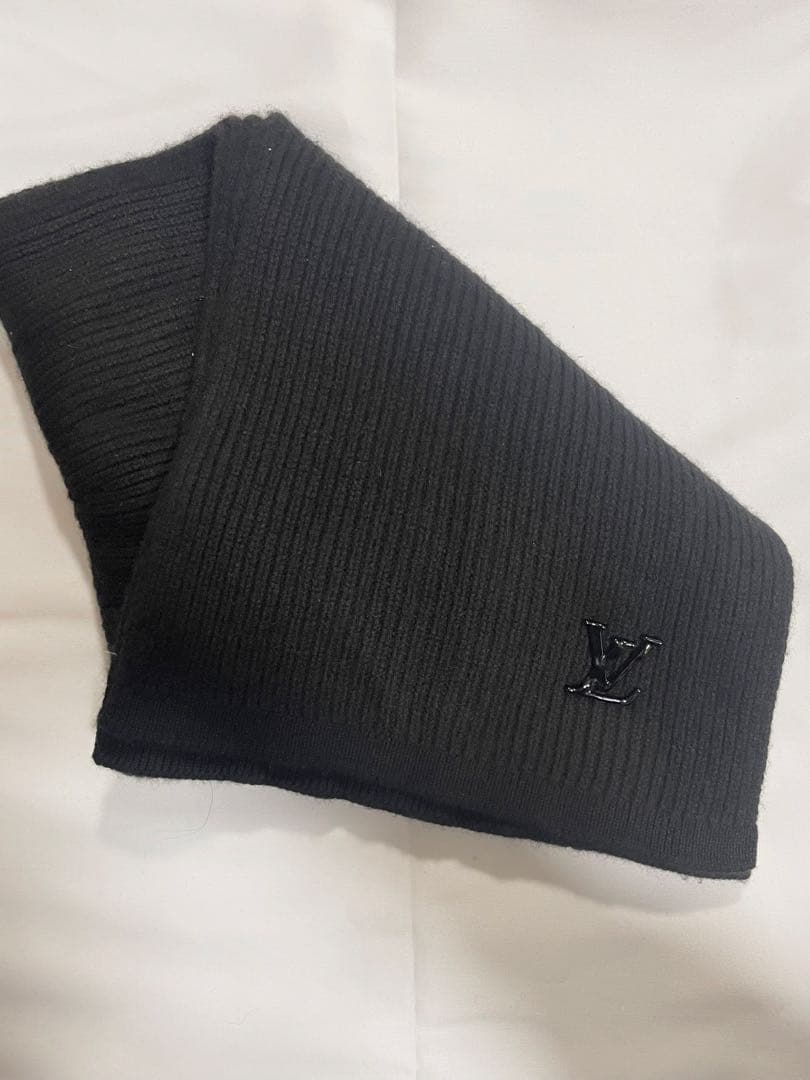 ルイヴィトン カシミヤ100% ロングマフラー 黒 LVロゴ