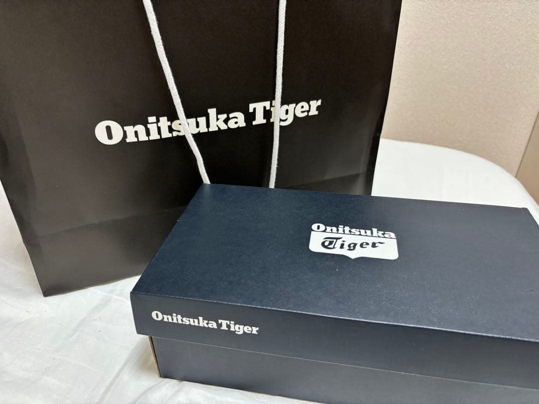 【みーたん】オニツカタイガー　23.5cm