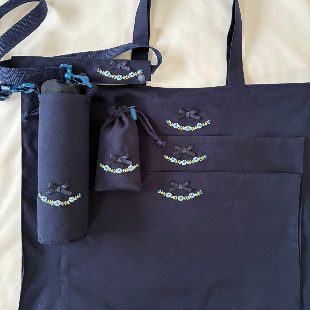 n＊　手刺繍　水筒入れ　肩紐カバー　ランチマット　携帯ケース　【1/2】