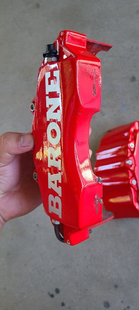 ハイエース BARONE ブレーキキャリパーカバー 赤 汎用