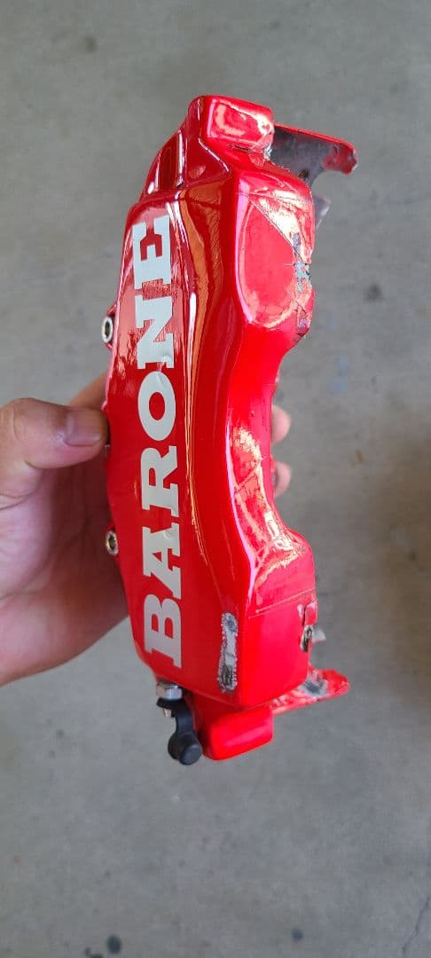 ハイエース BARONE ブレーキキャリパーカバー 赤 汎用