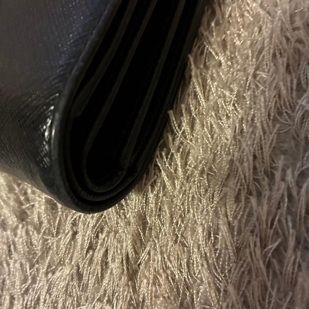 PRADAフラップサフィアーノレザーロゴ金具ブラック