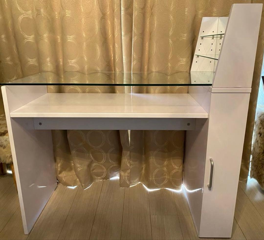 限定値下げ！ロウヤ(LOWYA)ネイルテーブル