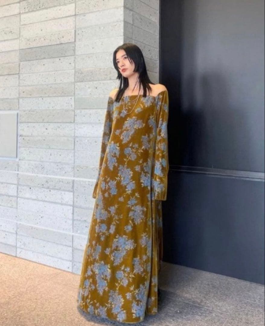 FLOWER PRINT VELOUR DRESS Mカーキ