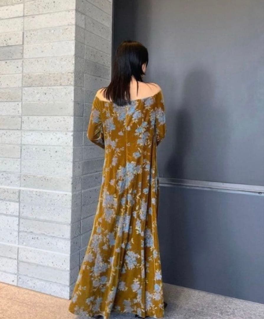 FLOWER PRINT VELOUR DRESS Mカーキ
