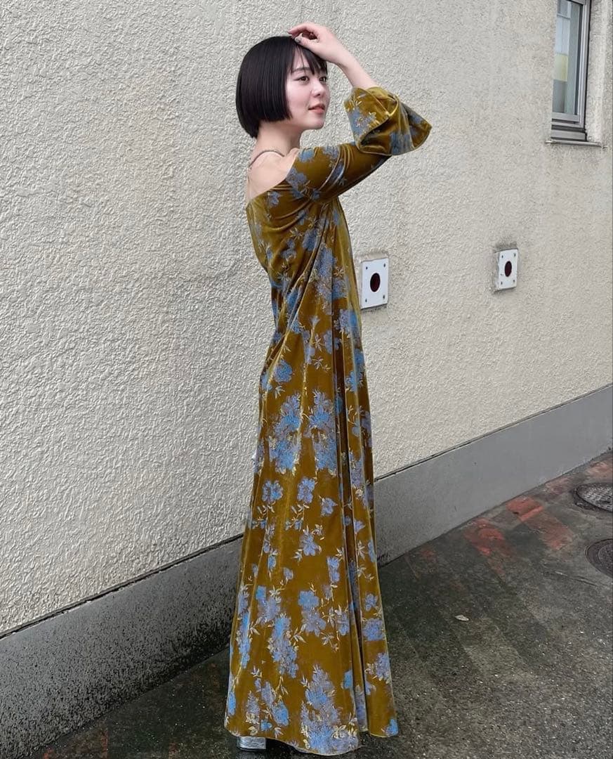 FLOWER PRINT VELOUR DRESS Mカーキ