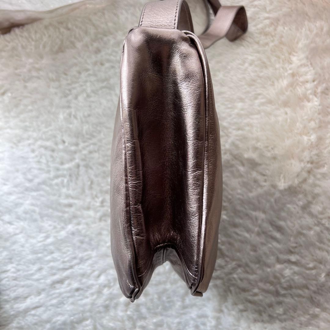 イアパピヨネ スワローマチショルダー アンティークゴールド