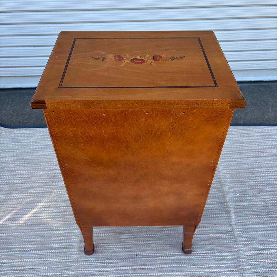 【送料込】アンティーク家具　猫足　木製チェスト　サイドボード　象嵌　英国風