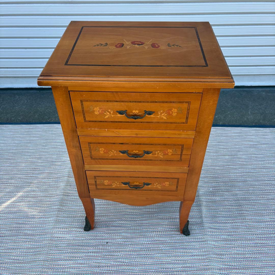 【送料込】アンティーク家具　猫足　木製チェスト　サイドボード　象嵌　英国風