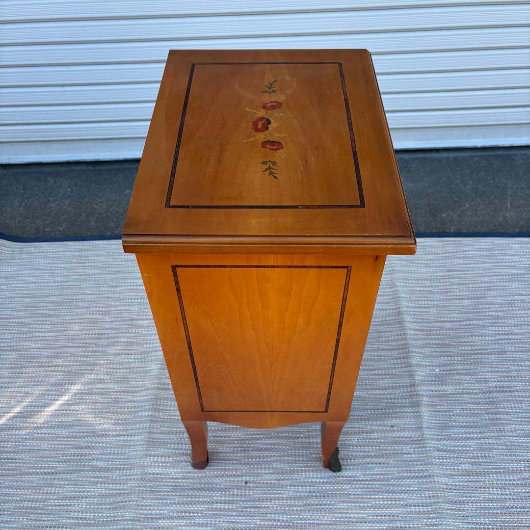 【送料込】アンティーク家具　猫足　木製チェスト　サイドボード　象嵌　英国風