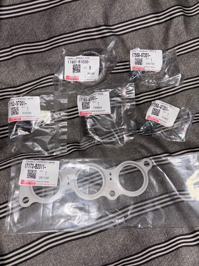 ま*ん様 新品ダイハツ純正触媒コンバーター