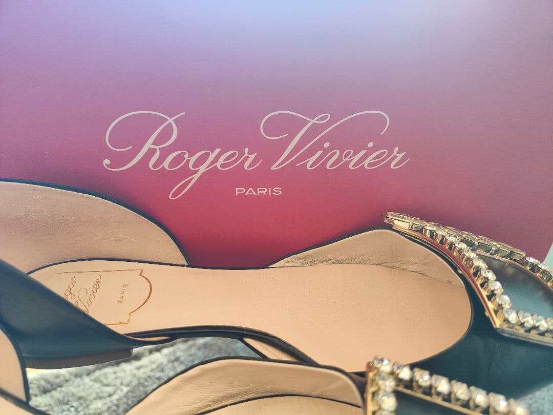 最終【極美品】Roger Vivierブラックパンプス 38 1/2 38.5