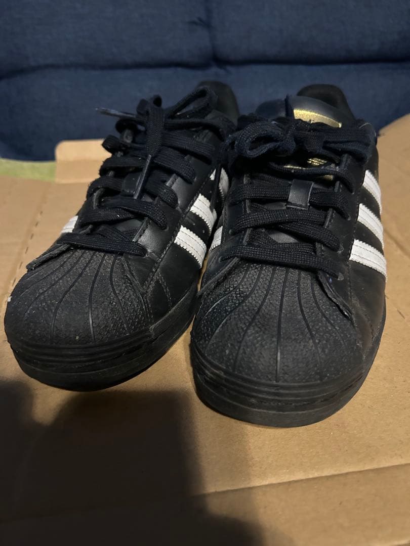 adidas ブラック スニーカー