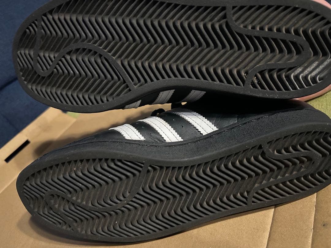 adidas ブラック スニーカー