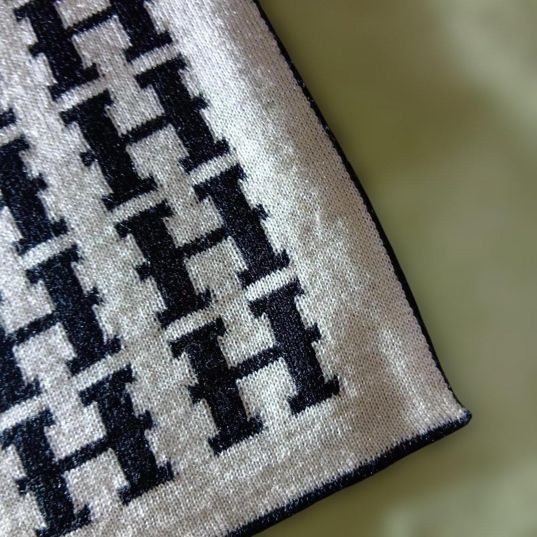 エルメス 未使用 リバーシブル　ウール マフラー 廃盤 白黒 Hロゴ柄