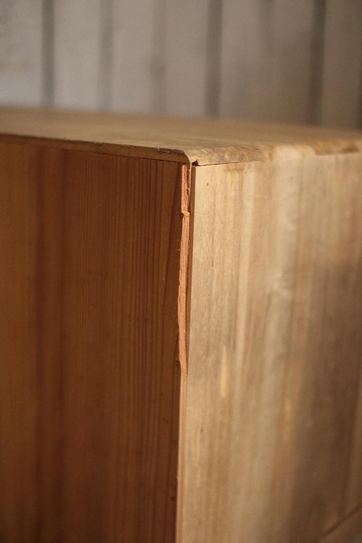 古い木製の引き出し3段　チェスト　桐箪笥