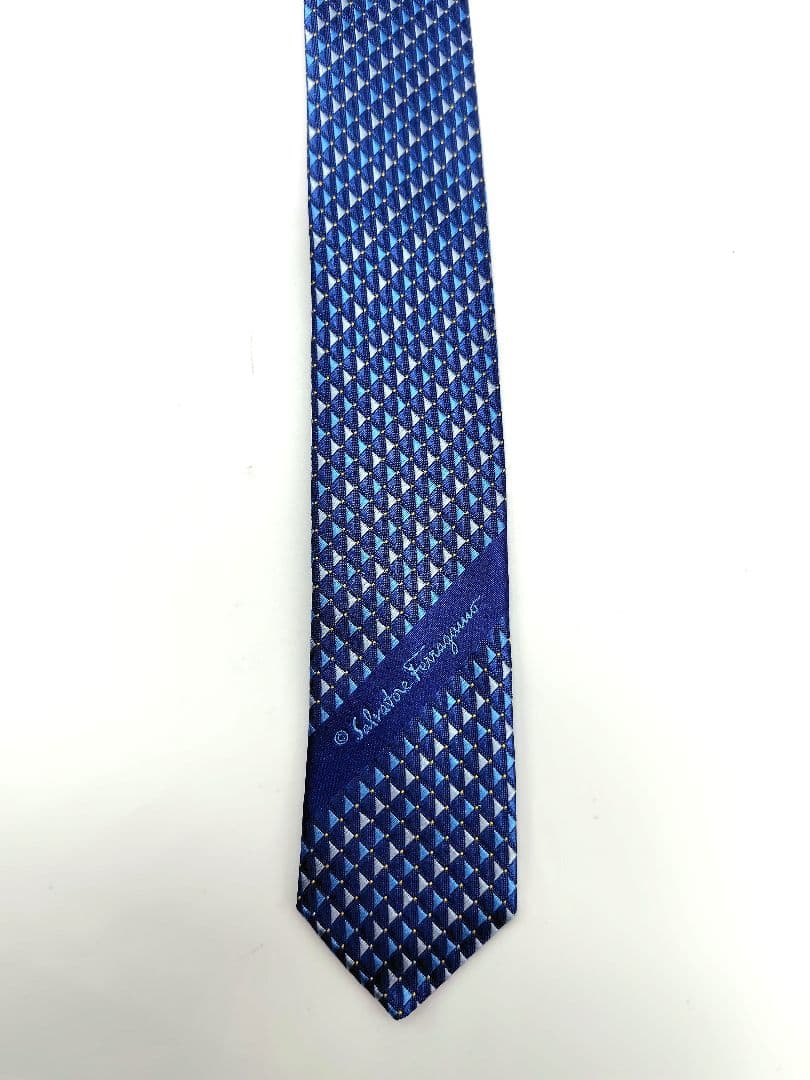 【Salvatore Ferragamo】新品　メンズシルクネクタイ　幾何学模様