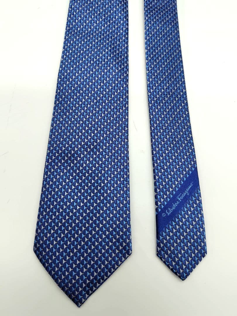 【Salvatore Ferragamo】新品　メンズシルクネクタイ　幾何学模様