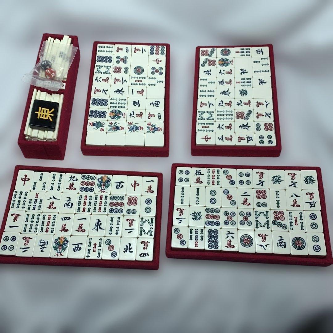 麻雀セット 木製ケース 136枚牌　高級装飾　手彫り
