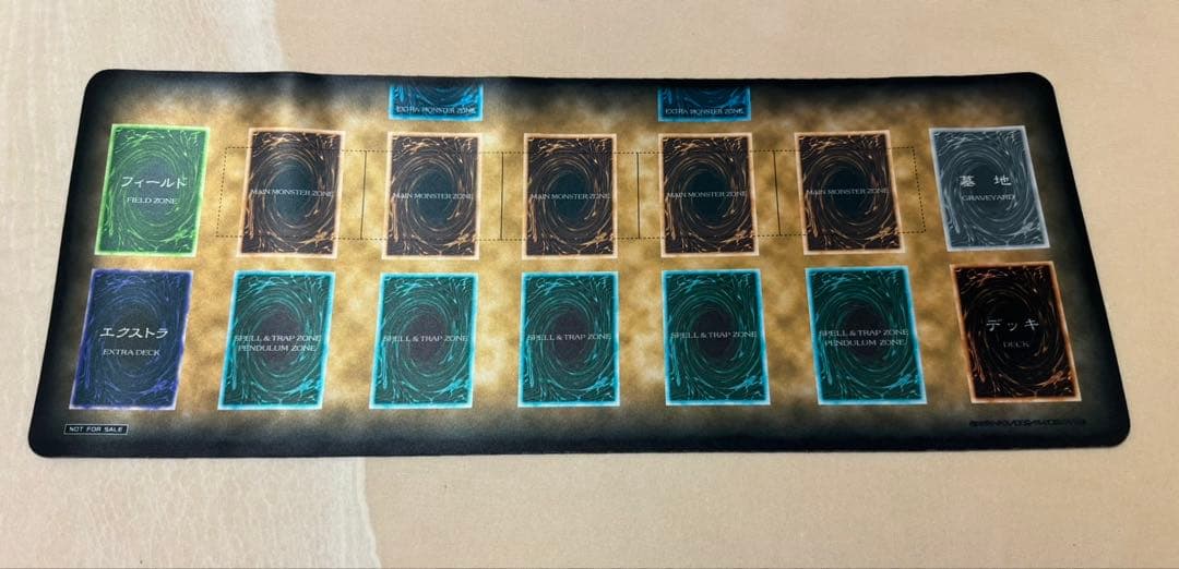遊戯王　初期デザイン　ハーフ　プレイマット　ニューロン