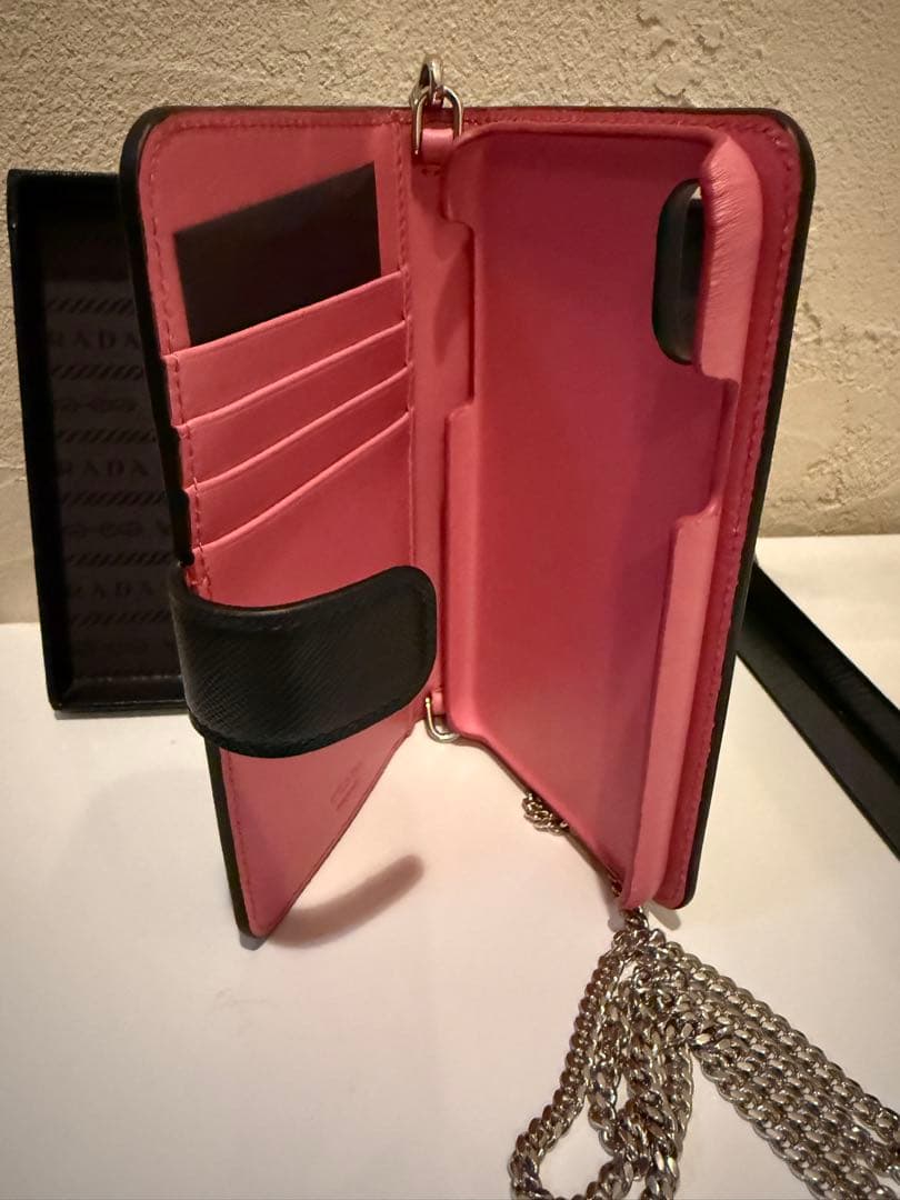 PRADA 手帳型レザースマホケース　iPhone 新品ギャランティカード付き