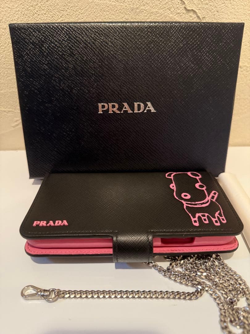 PRADA 手帳型レザースマホケース　iPhone 新品ギャランティカード付き