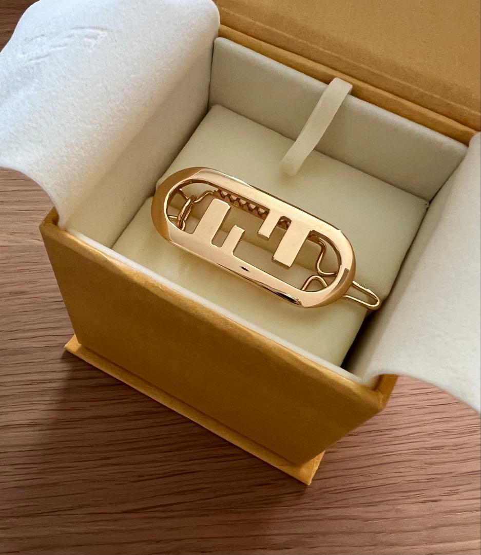 FENDI オーロック　ヘアクリップ　ゴールド