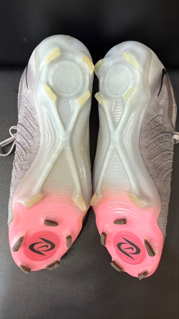 Nike ファントム　 サッカー スパイク グレー/ブラック/ピンク