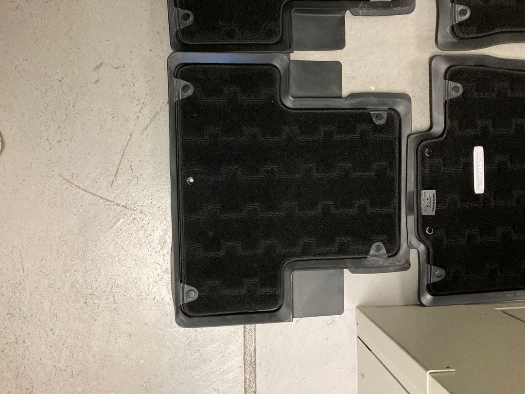 NISSAN X-TRAIL T32フロアマット 新品 純正部品