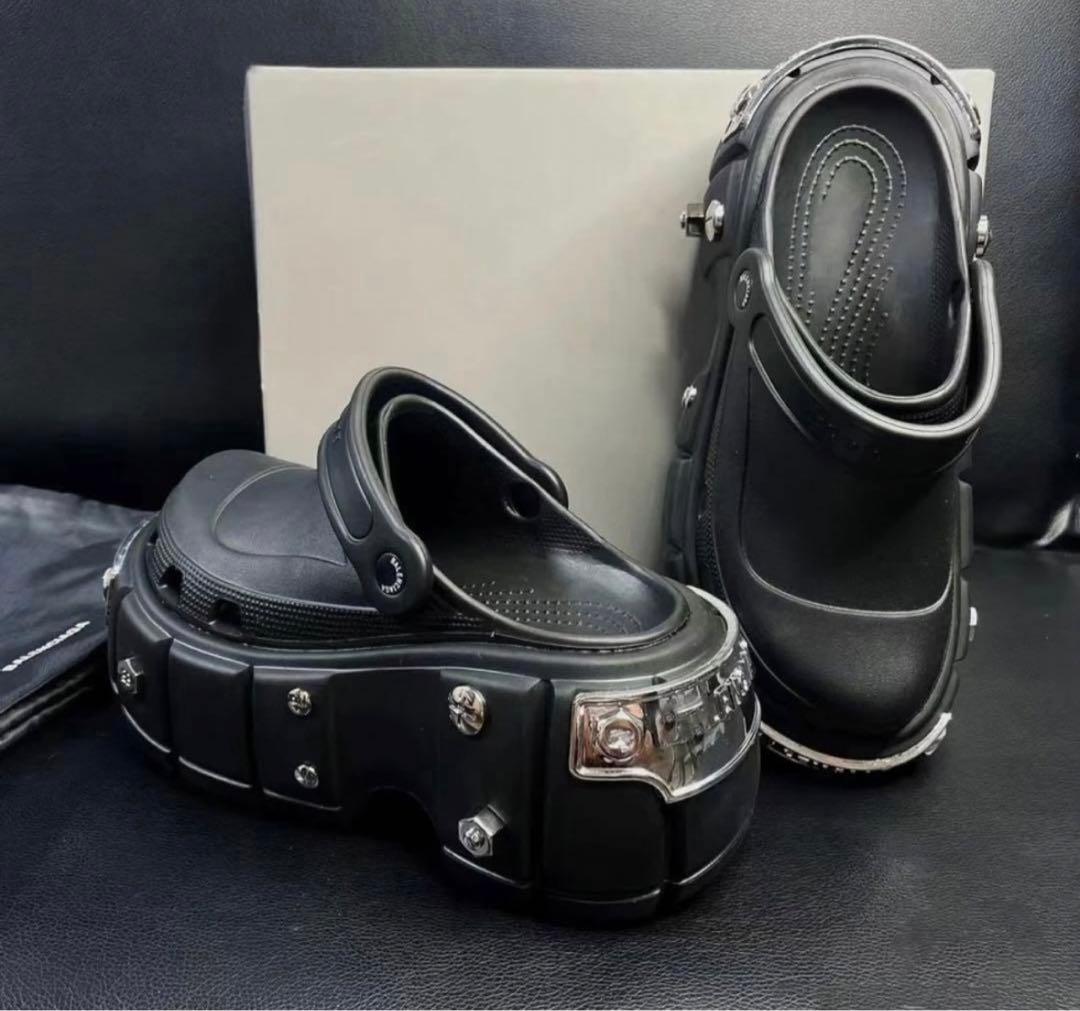 靴 balenciaga crocs