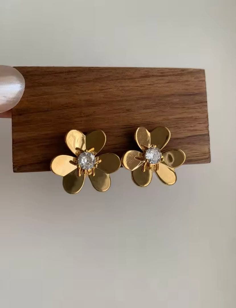 最高品質　海外セレブ フリヴォル ラージフラワー ピアス　大人気　ゴールド