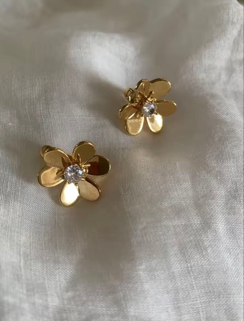 最高品質　海外セレブ フリヴォル ラージフラワー ピアス　大人気　ゴールド