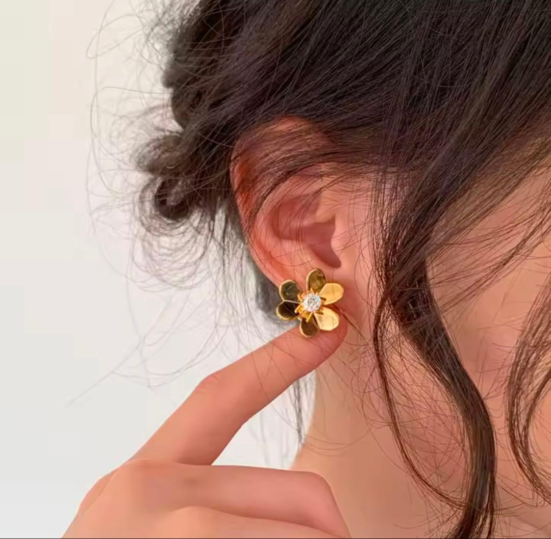 最高品質　海外セレブ フリヴォル ラージフラワー ピアス　大人気　ゴールド