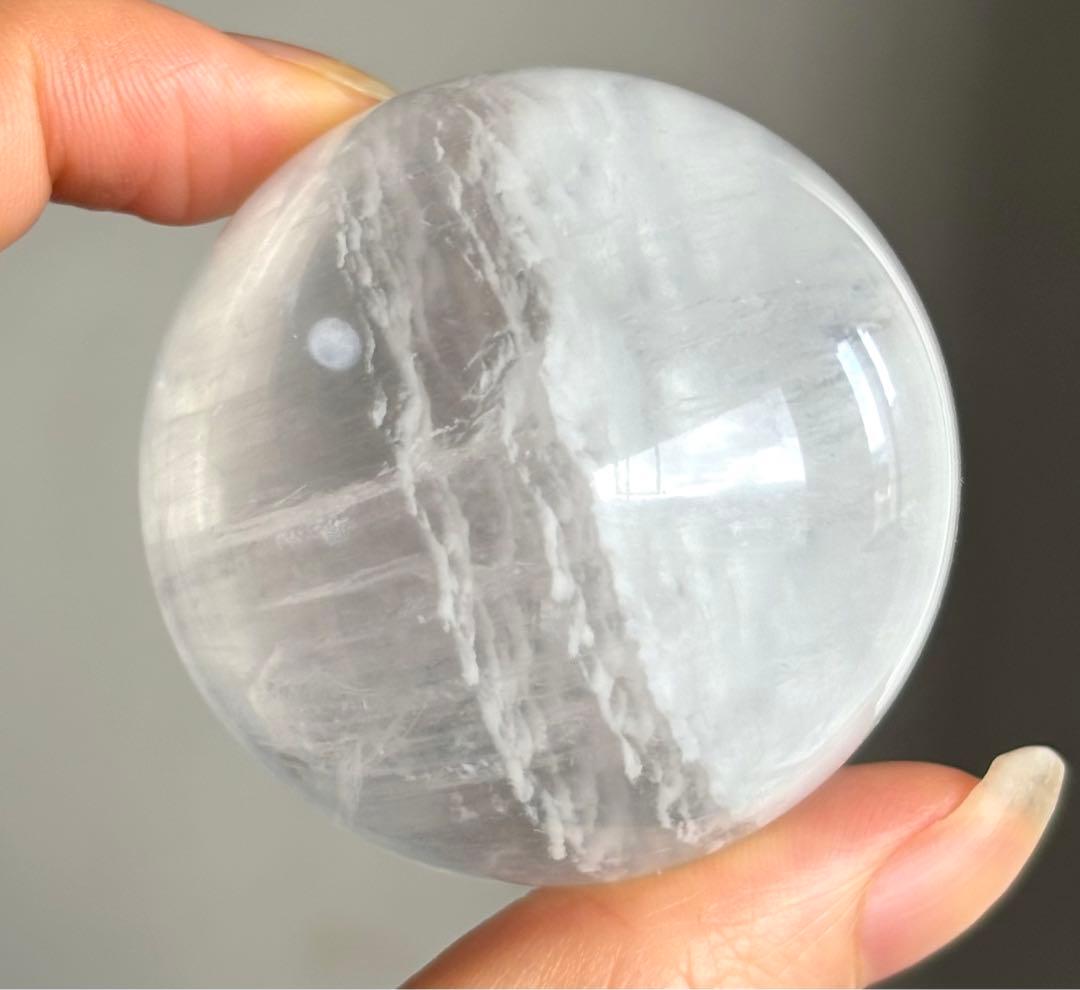 ラスト再入荷　凄くレア　高品質　セリサイトinフローライト スフィア　uv蛍光