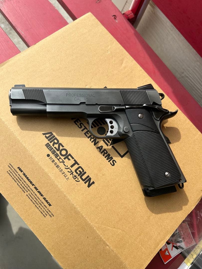 1.2日限定値下げ‼️WESTERN ARMS ガスガン　ガス、玉付きでお得‼️