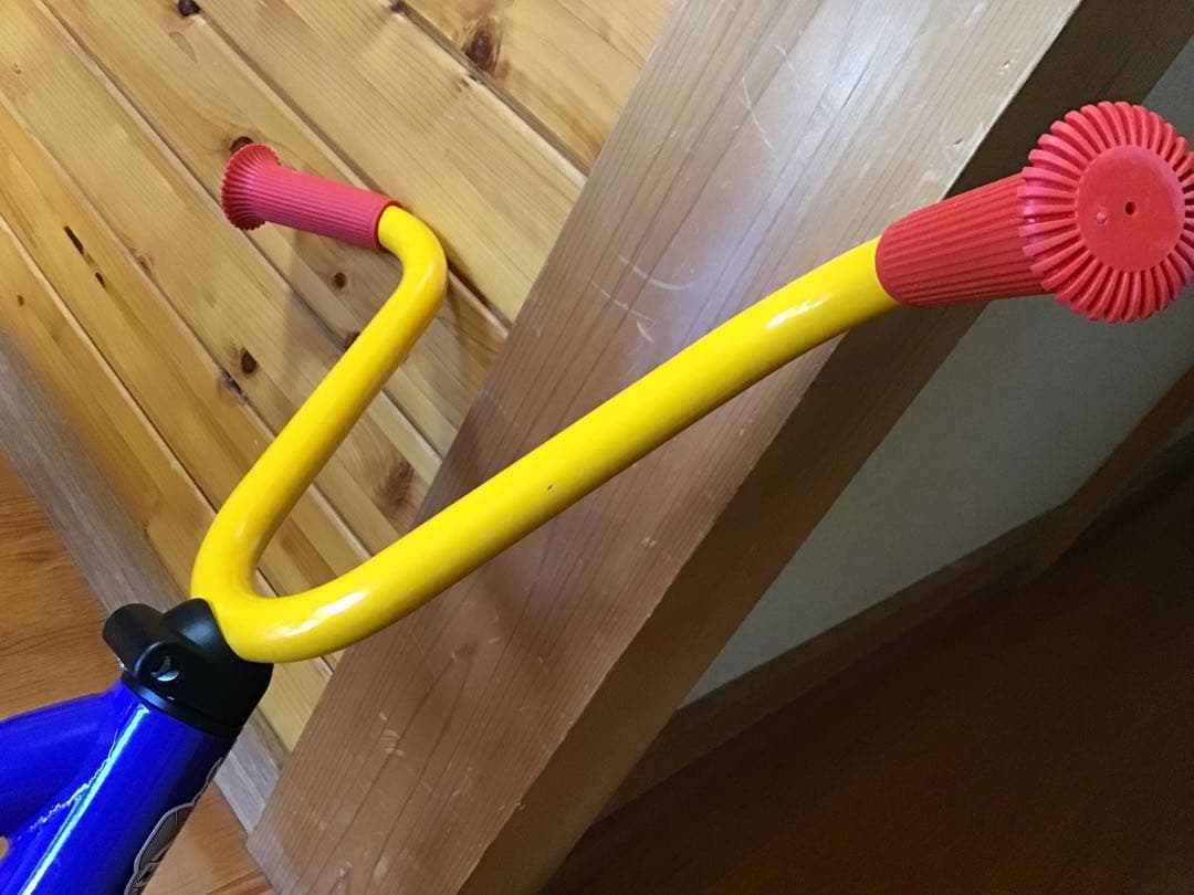 ボーネルンド ウィンザー ペリカンデザイン 三輪車 Vハンドル カラー