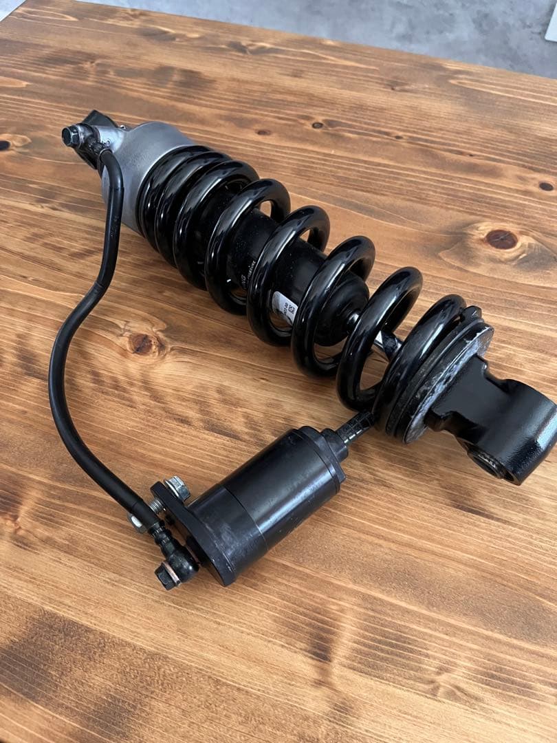 【純正品】ハーレーM8ソフテイル用 トールリアショック