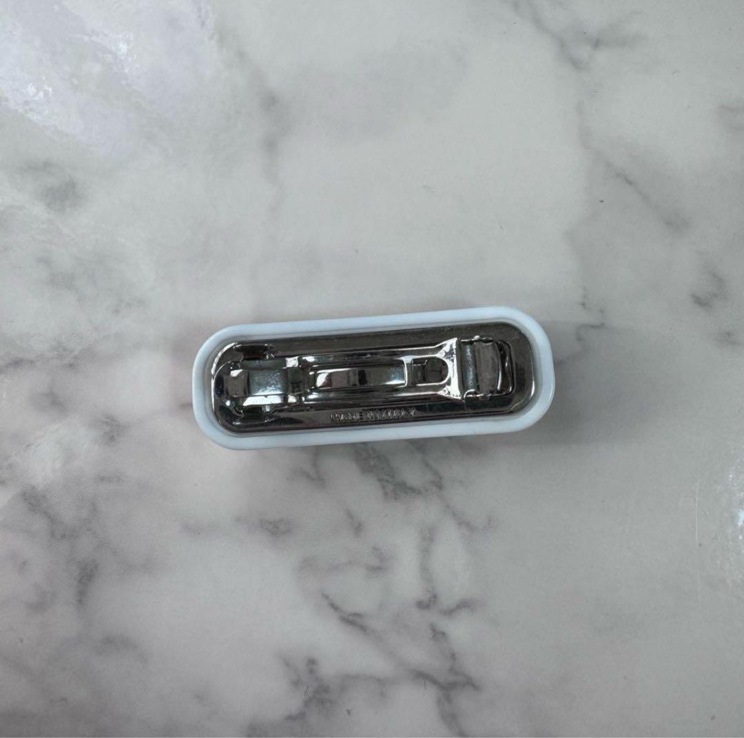 MIU MIU ヘアピン 白　正規品