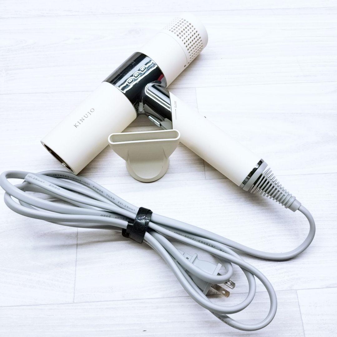 未使用に近い☺付属品完備 KINUJO 絹女 ドライヤー キヌジョ