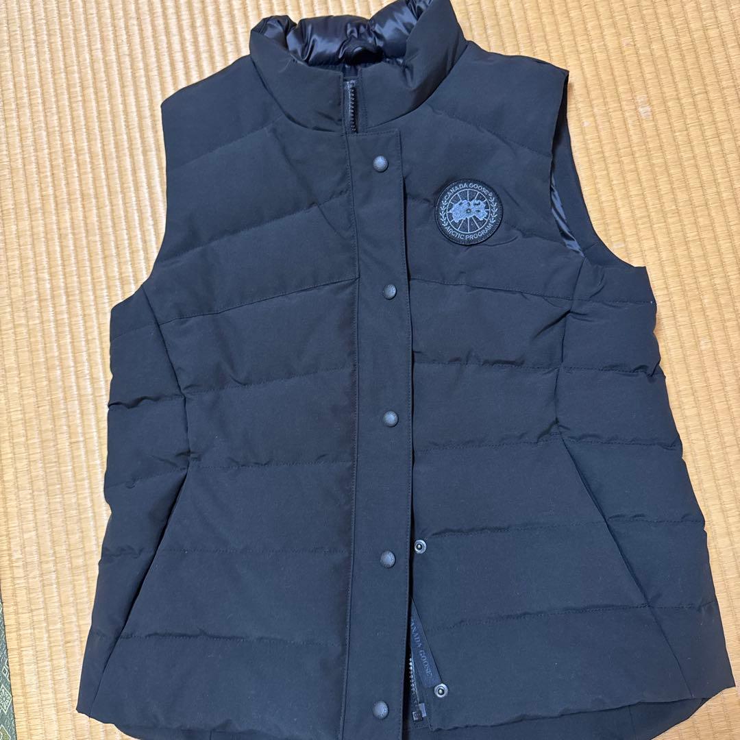 美品　カナダグース　ブラックレーベル　ダウンベスト