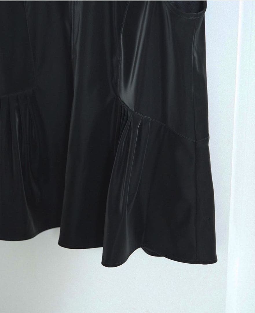 anuke Uneck Peplum Topsブラック