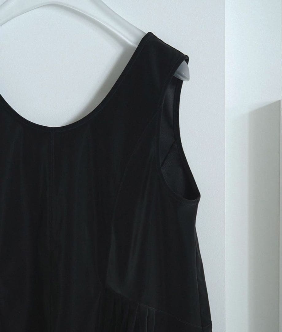 anuke Uneck Peplum Topsブラック