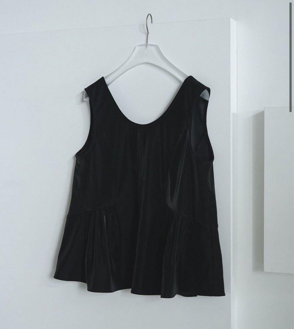 anuke Uneck Peplum Topsブラック