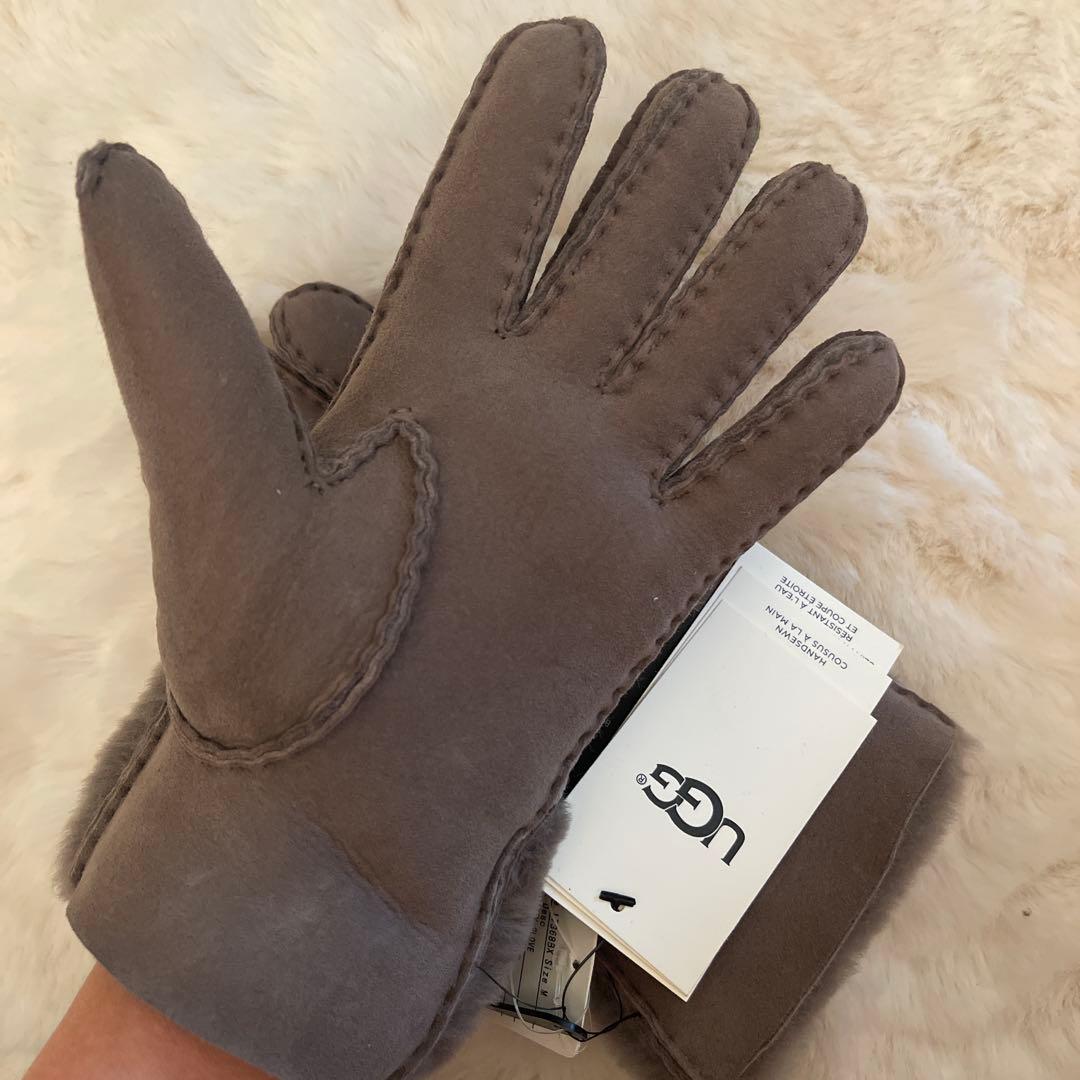 【新品タグ付き】UGG ファー付きリボン手袋 Mサイズ　グレー
