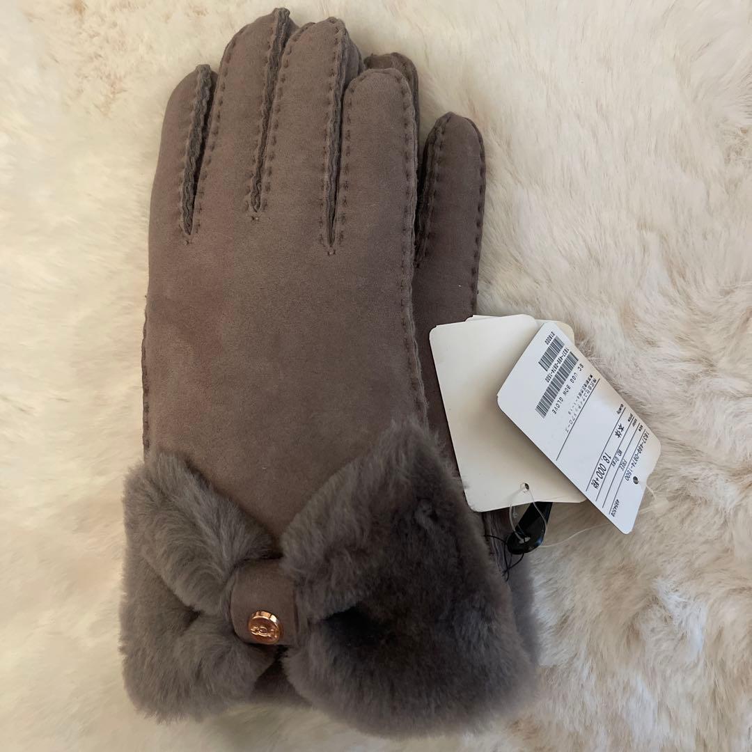 【新品タグ付き】UGG ファー付きリボン手袋 Mサイズ　グレー