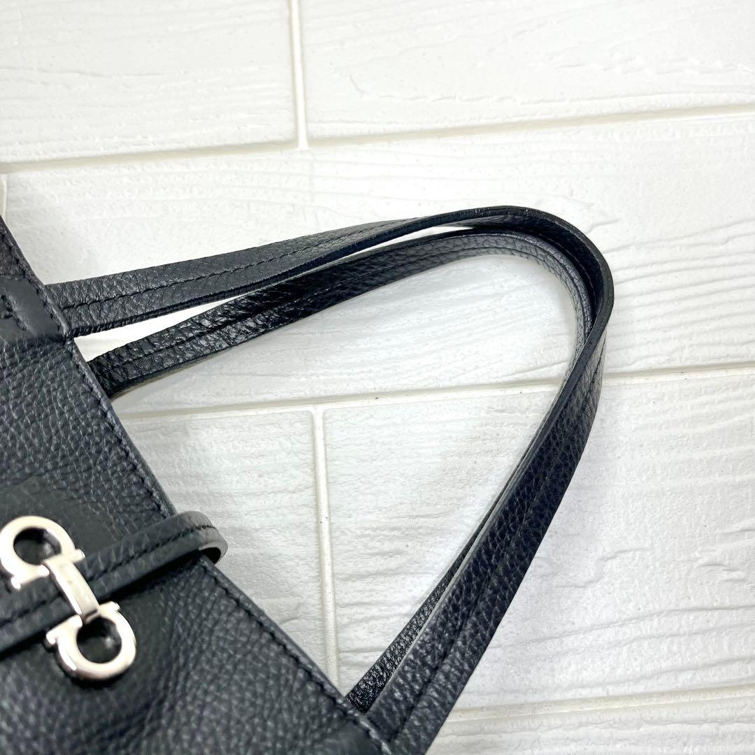 ✨極美品✨☘️フェラガモ☘️✨トートバッグ✨ダブルガンチーニ✨シボ革✨ブラック✨