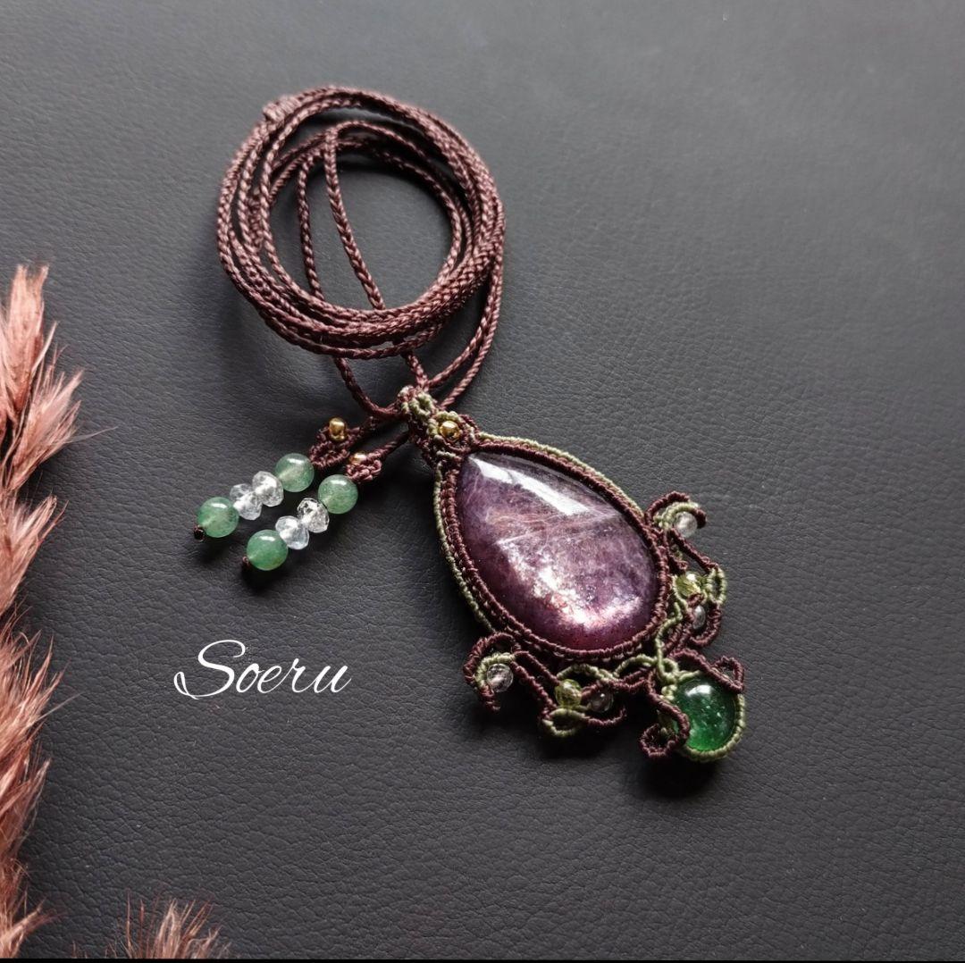 レピドライト＆グリーンストロベリークォーツのマクラメ編みネックレス　天然石