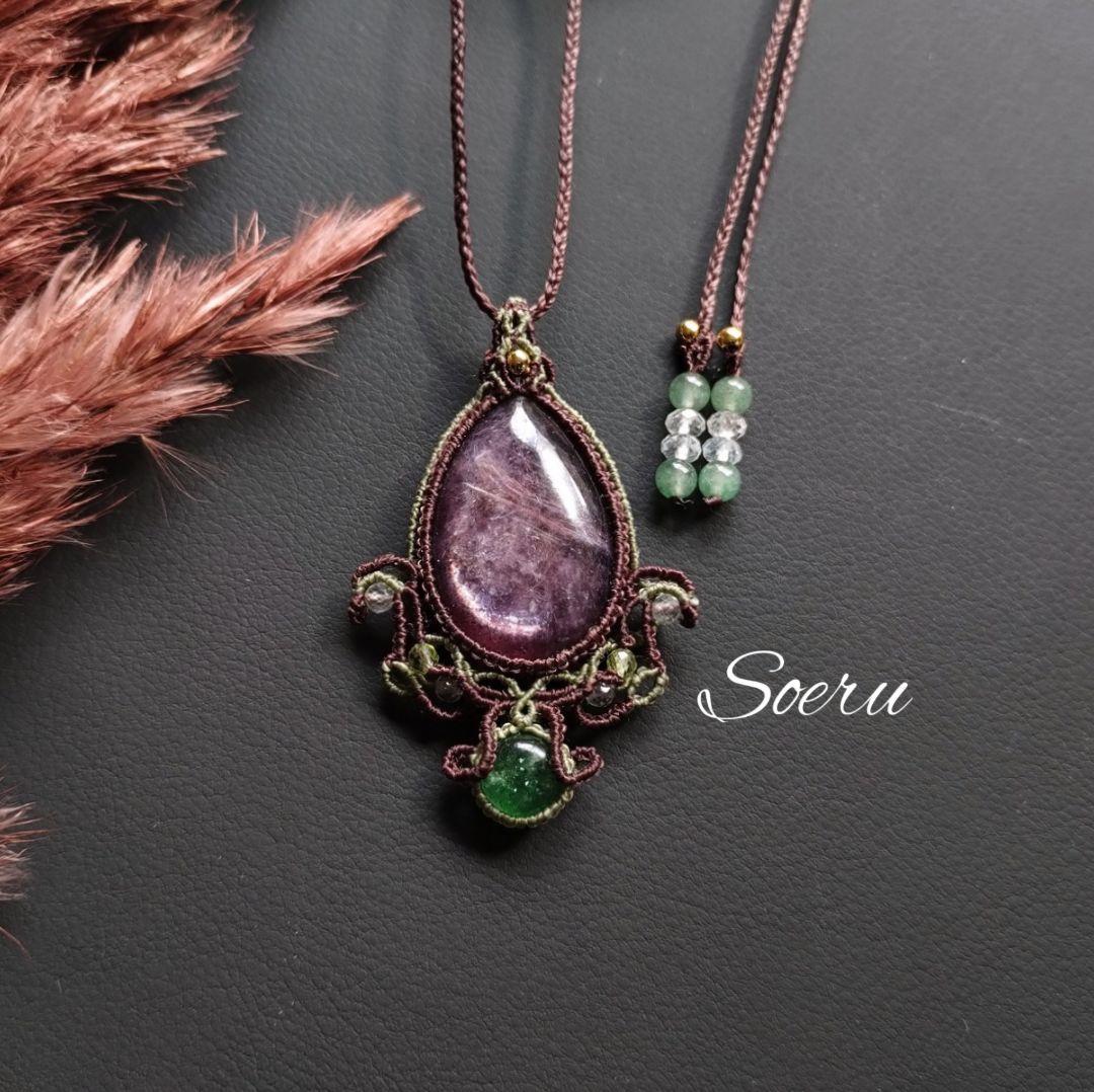 レピドライト＆グリーンストロベリークォーツのマクラメ編みネックレス　天然石