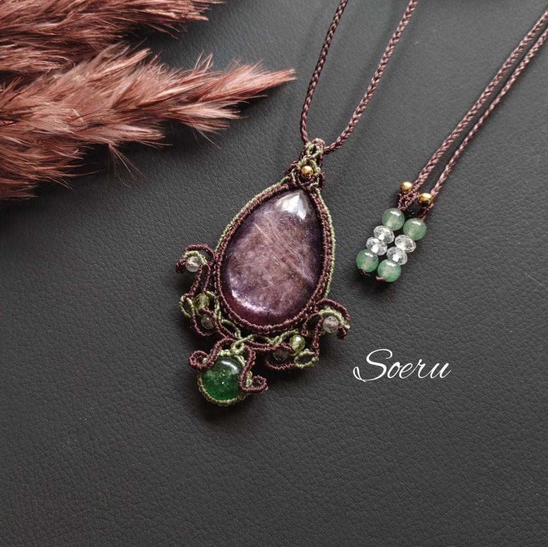 レピドライト＆グリーンストロベリークォーツのマクラメ編みネックレス　天然石