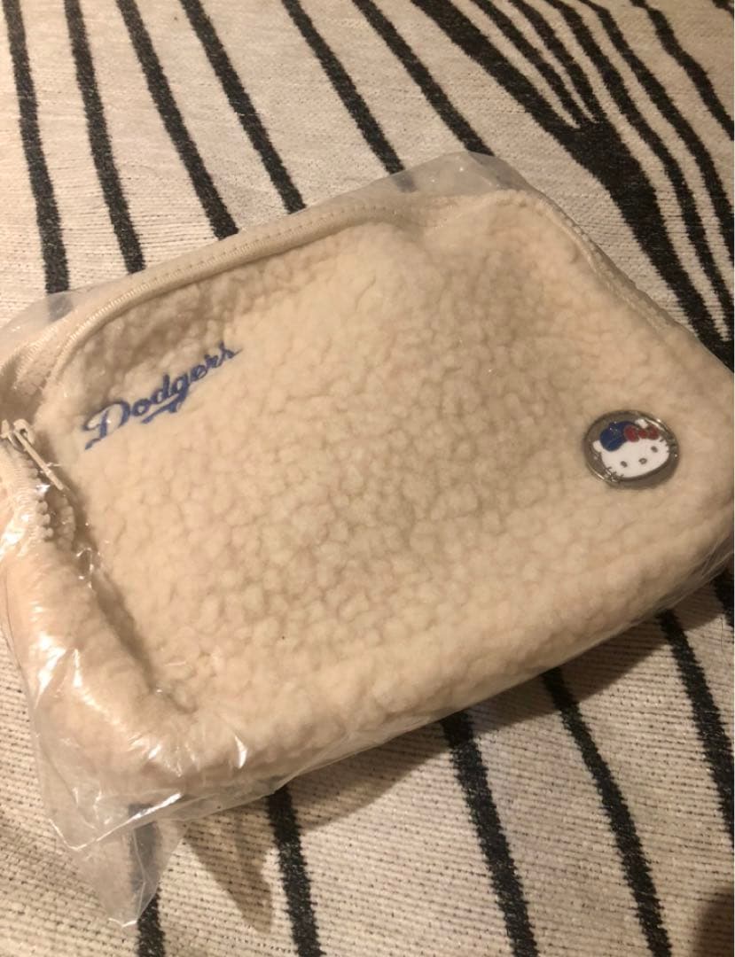 【激レア】新品 非売品 ドジャース キティナイト hello kitty